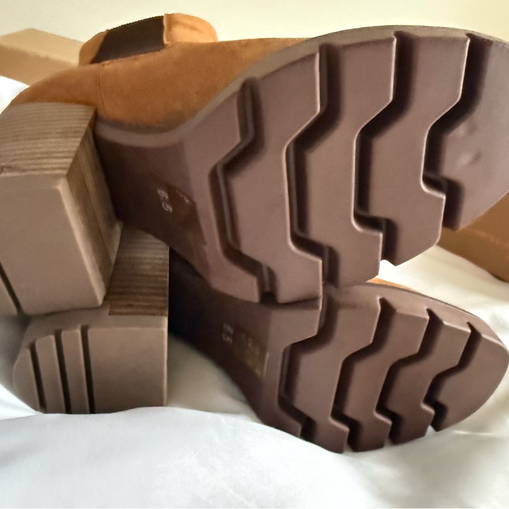 Vintage Havana Chelsea Boots - Picture 2 of 5